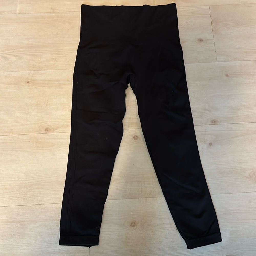 Spanx ribbed black leggings VGUc size medium